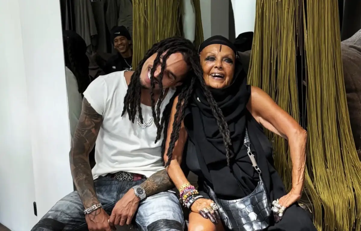 Matuê encontra Michèle Lamy, esposa de Rick Owens, durante a Paris Fashion Week