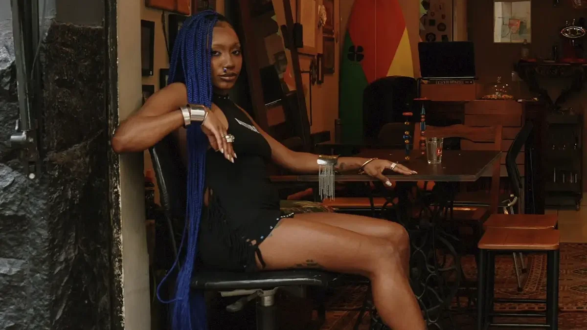 Torya ressignifica a “Malandragem” como símbolo de empoderamento em novo single