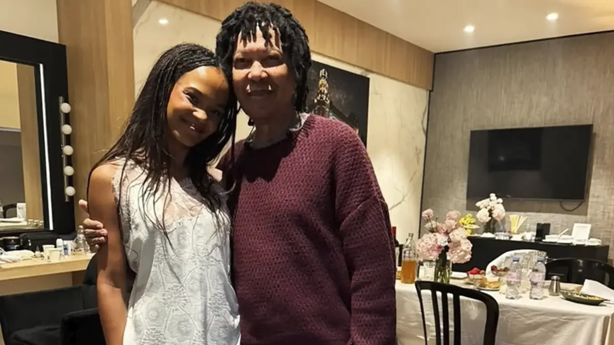 Agnes Nunes abre show de Djavan em Paris durante Eurotour 2026