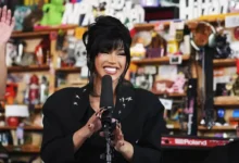 Cardi B apresenta oito músicas no Tiny Desk com banda ao vivo e muda verso de “ErrTime”