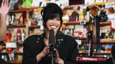 Cardi B apresenta oito músicas no Tiny Desk com banda ao vivo e muda verso de “ErrTime”